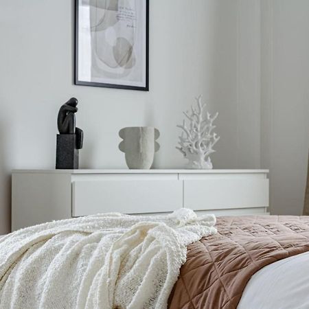 Budget Comfort On Trendy Soedermalm, Construction Work Стокхолм Екстериор снимка